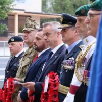 Ambasadori britanik: Ne kujtojmë dhe vajtojmë të gjitha vuajtjet njerëzore që ndodhën në Kosovë