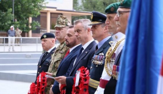 Ambasadori britanik: Ne kujtojmë dhe vajtojmë të gjitha vuajtjet njerëzore që ndodhën në Kosovë