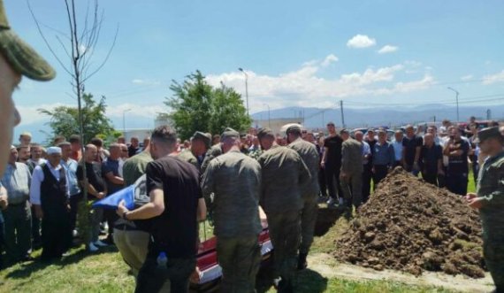 Ndërroi jetë në vendin e punës, varroset me nderime ushtarake nënoficeri i FSK-së