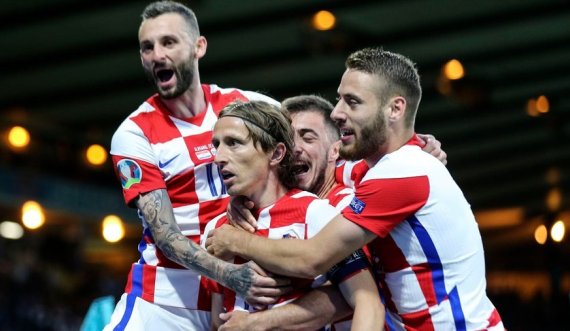 Kroacia dobësohet në vazhdim të kampionatit,  humb yllin e mesfushës,  Vlashiç i lënduar e lë në mes Europianin