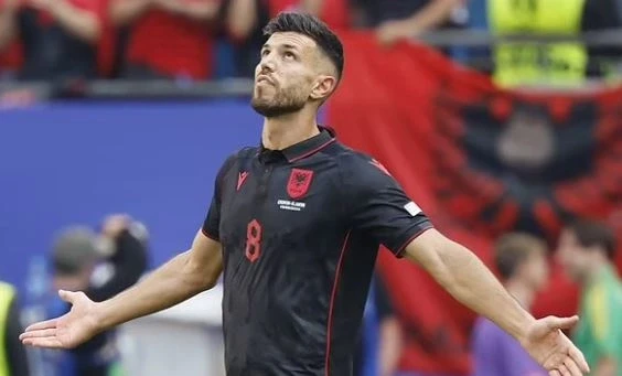 Gazeta  Blick shkruan për futbollistin shqiptar  Gjasulën, tregon faktin interesant prej nga vjen emri i tij