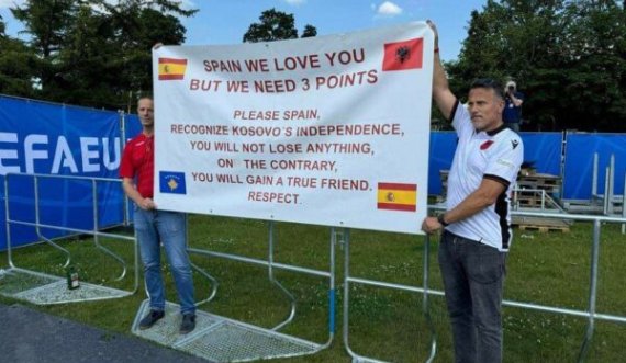 Diplomaci në sport, tifozët shqiptarë i kërkojnë Spanjës njohjen e pavarësisë së Kosovës