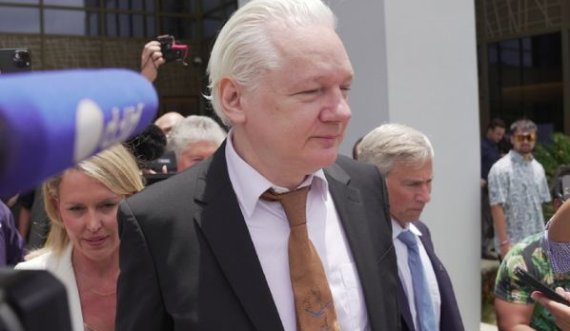 Assange kthehet në shtëpi pas 14 vitesh beteja ligjore