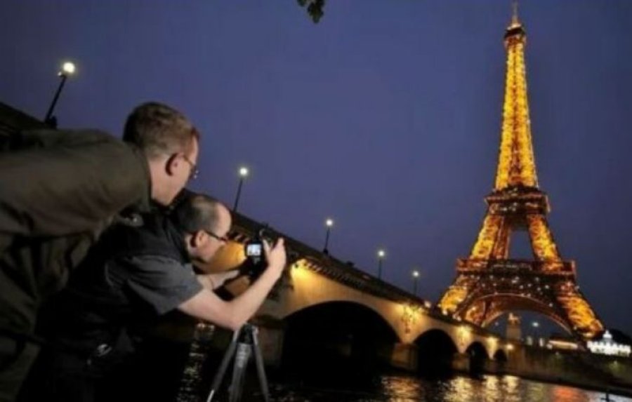 Ja pse është e paligjshme të fotografosh Kullën Eiffel gjatë natës