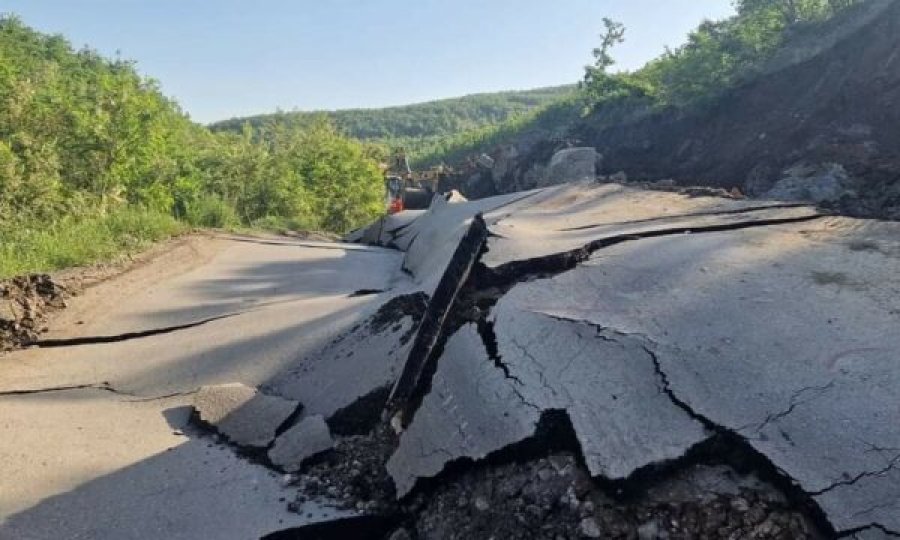 Shembet dheu në rrugën Klinë-Gjakovë