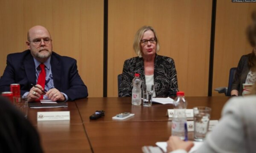 SHBA thotë se Kurti veproi pa koordinim në Veri, Chulick: Mbetemi të shqetësuar nga trajtimi i pakicave