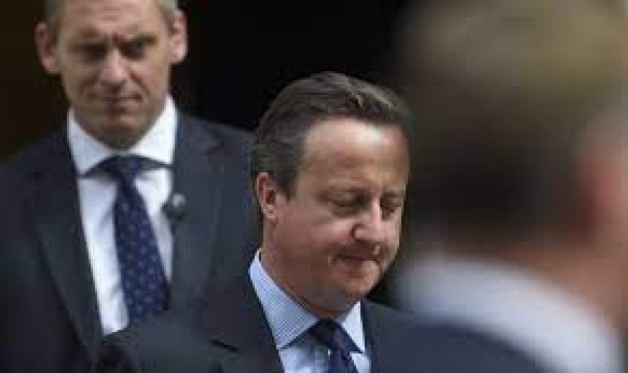 David Cameron paprimas detyrohet ta  ndërpret vizitën, largohet me urgjencë nga Tirana pasi e thirrën në Londër