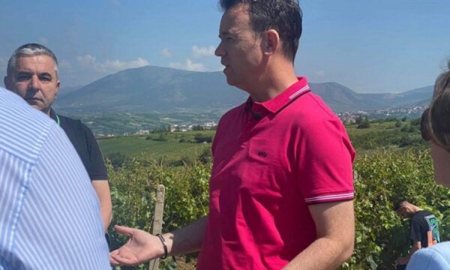 Ministri Peci për  Bujqit e Rahovecit:  Deri më tani janë përkrahur me 21 milionë euro