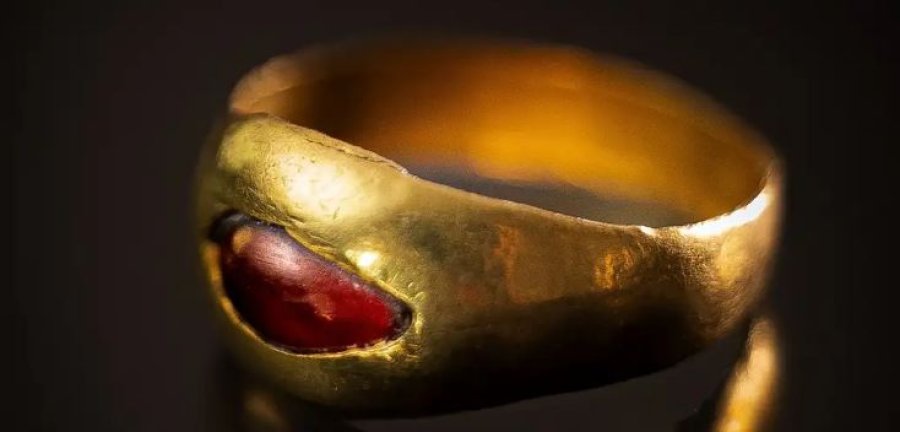 Gjendet një unazë ari 2300-vjeçare
