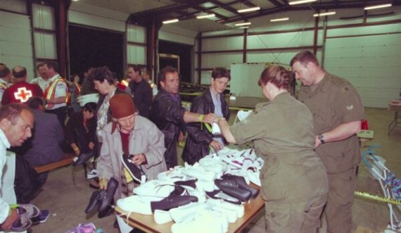 Kanadaja i kishte strehuar më shumë se 5500 kosovarë më 1999, detaje të Operacionit “PARASOL”