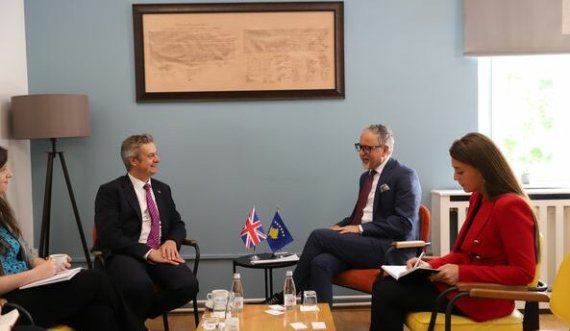 Vitia pret në takim ambasadorin britanik