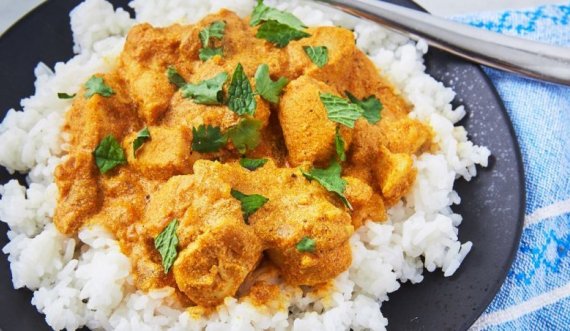 Receta e Pepës:Pulë në salcë curry