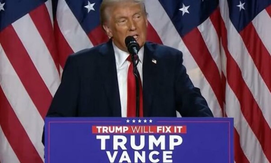 Donald Trump i drejtohet publikut në festën e fushatës së tij