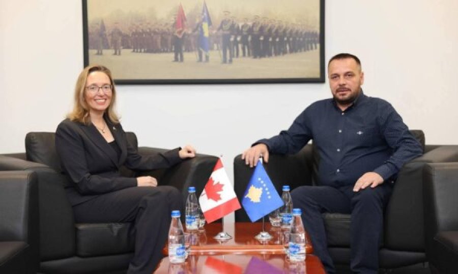 Maqedonci takon ambasadoren e Kanadasë