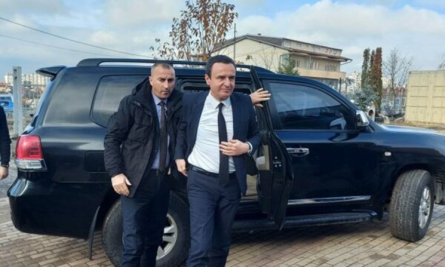 Zyra e Albin Kurtit kërkon 15 vetura luksoze me qira