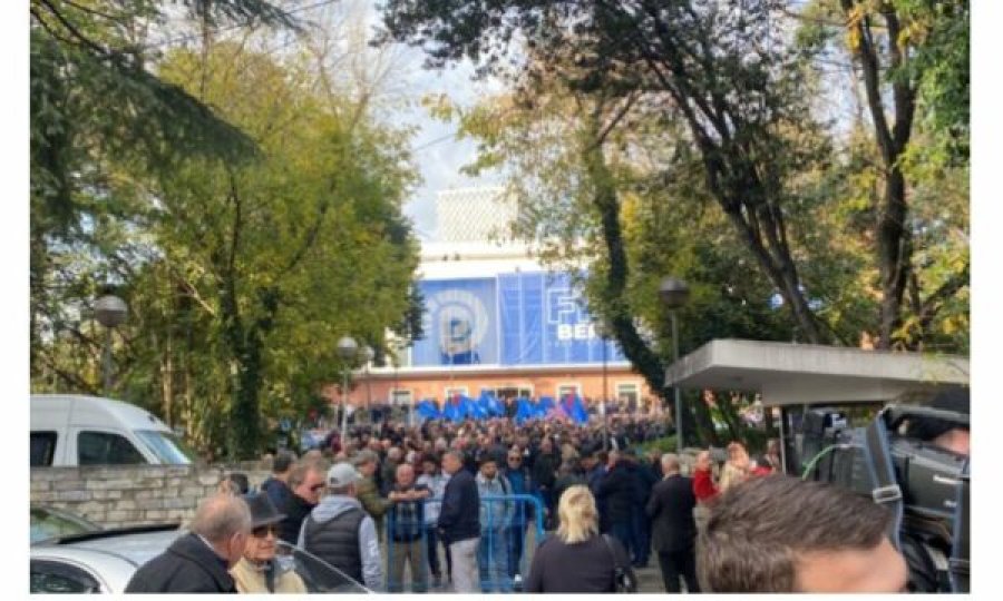 Sali Berisha shkon në selinë e PD-së