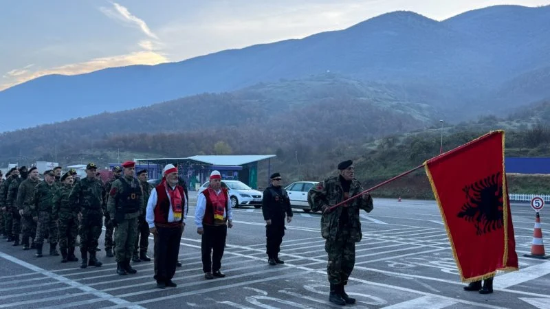 Qindra qytetarë nga Kosova nisen drejt Shqipërisë