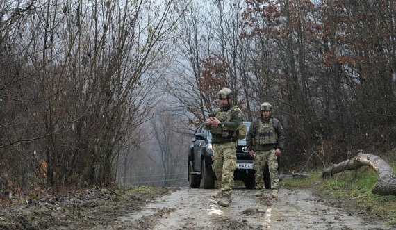 Pamje të kanalit të ujit një ditë pas sulmit, KFOR në vendin e ngjarjes