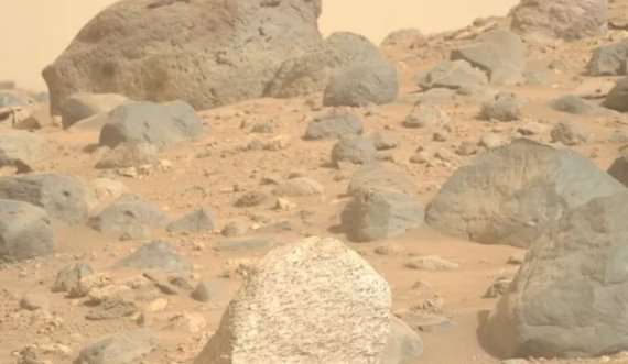 NASA ka zbuluar një thesar shkëmbinjsh të një kanali të lashtë lumi në Mars