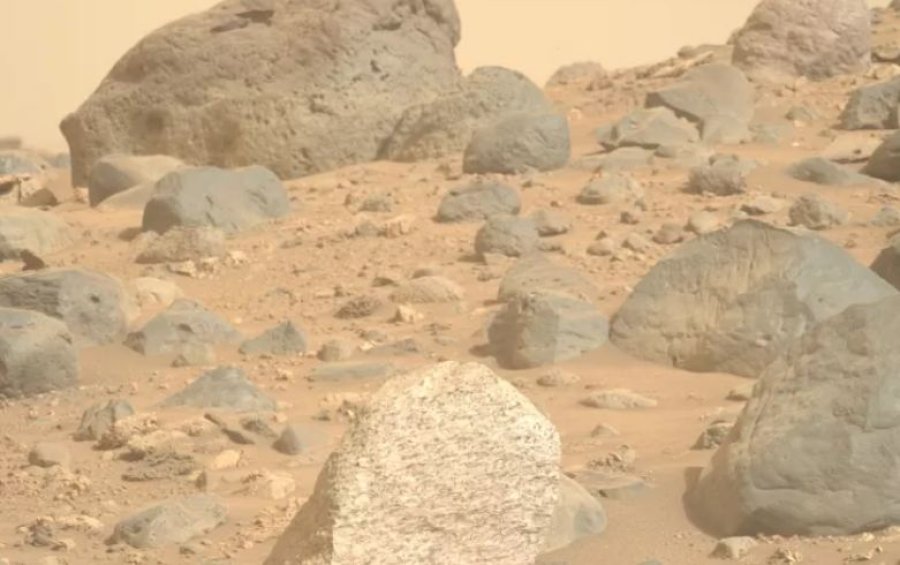 NASA ka zbuluar një thesar shkëmbinjsh të një kanali të lashtë lumi në Mars