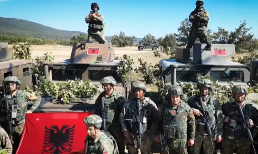 Trupat shqiptare i bashkohen aleatëve të NATO-s