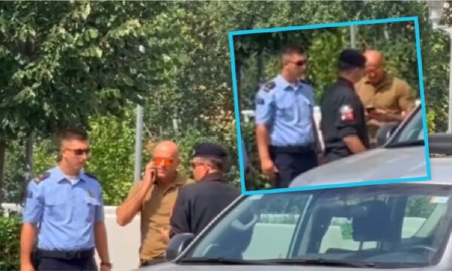 Ushtari i KFOR-it i kërkon policit ta largojë veturën zyrtare nga ura e Ibrit