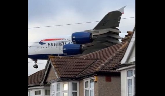 A lejohet që aeroplani të fluturojë pranë shtëpive?