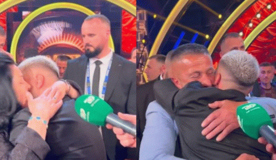 Ja momenti emocionues kur Gjesti takoj prindërit e tij