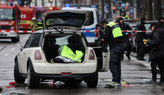 20 të plagosur pasi vetura goditi turmën në Munich