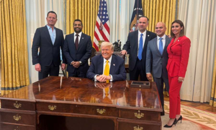 Grenell në Zyrën Ovale te Trump bashkë me Drejtorin e ri të FBI-së që e përkrahu