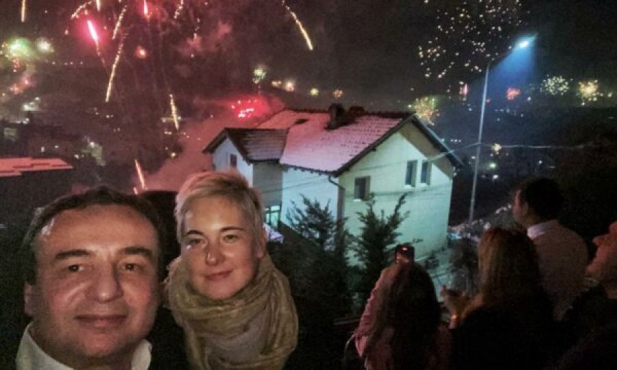 Albin Kurti e pret Vitin e Ri me gruan: Mirë se vini në 2025!