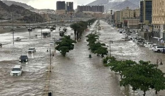 Stuhi e madhe godet Mekën dhe pjesë të tjera të Arabisë Saudite