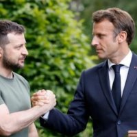 Zelensky dhe Macron flasin për hyrjen e trupave franceze në Ukrainë