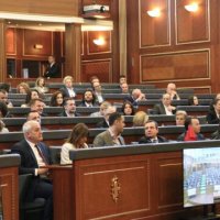 Mulliqi: Këta kuvendarë deshtakë të politikës po e rrënojnë institucionin më të lartë të shtetit