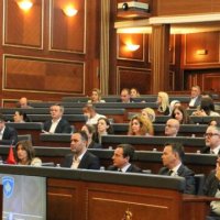 Mulliqi: Kuvendarët janë bërë si Covid 19!?