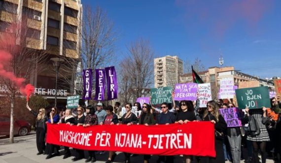 Mbahet marshi për 8 Mars me moton 'Marshojmë për njana-tjetrën'