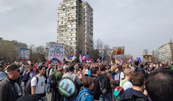 Studentët në Beograd mbajnë 15 minuta heshtje