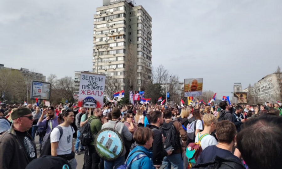 Studentët në Beograd mbajnë 15 minuta heshtje